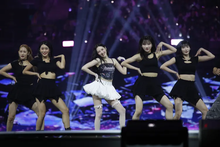 宣美穿蓬蓬裙俏皮現身。JULIUS / TOBESOFT提供