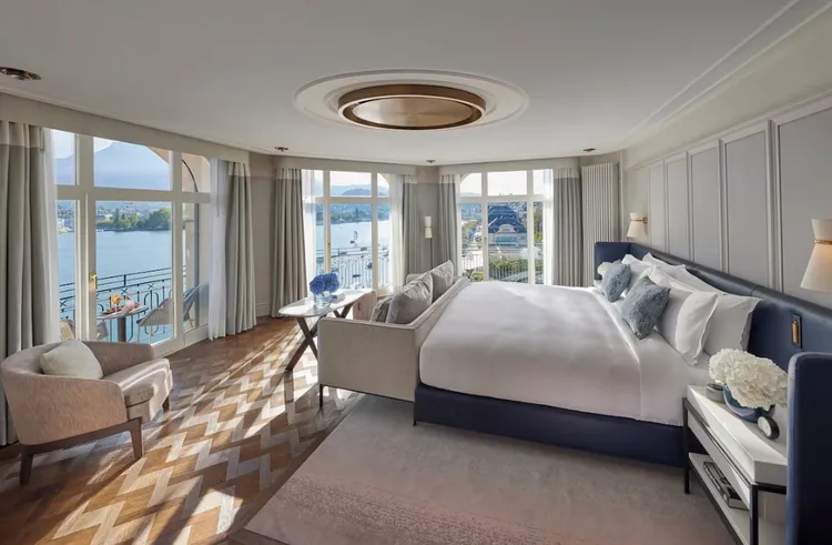 琉森文華東方皇宮酒店房間擺設。翻攝官網