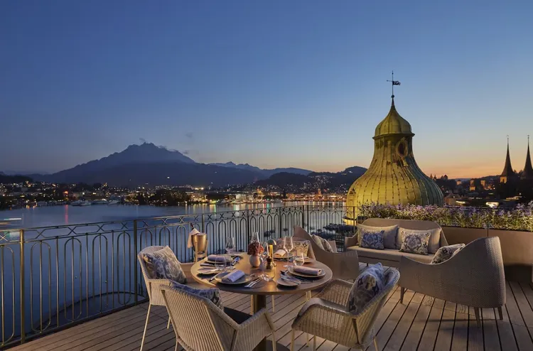 琉森文華東方皇宮酒店擁有無敵美景。翻攝官網