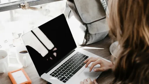 請假一天薪水少8000!18歲女初入社會慘「繳學費」