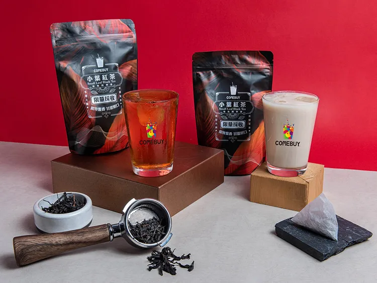 COMEBUY推出全新品小葉紅茶，獨特果蜜香現萃風味更升級。業者提供