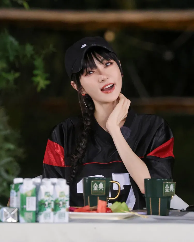 謝金燕遭《浪姐》淘汰，未在12人名單中。翻攝謝金燕臉書