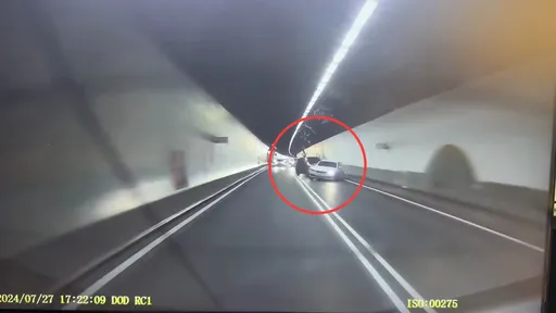 慘!休旅車「雪隧高速鬼切」猛撞BMW再撞壁 驚險瞬間曝