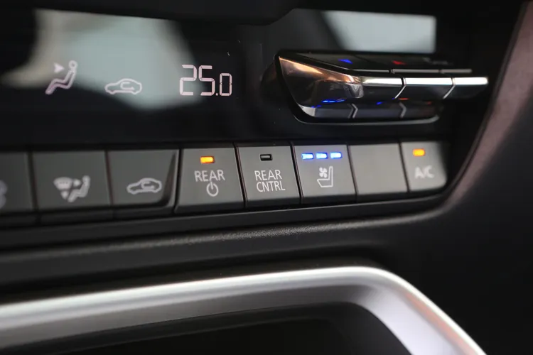 高階車型同時也將導流式通風座椅列為配備陣容，在炎炎夏日是非常受用的功能。林浩昇攝