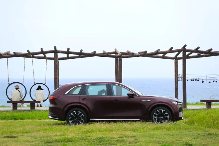 新的底盤平台基礎，得以將CX-90軸距擴展到3120mm規模，創造出更優異的乘座及載物空間。林浩昇攝