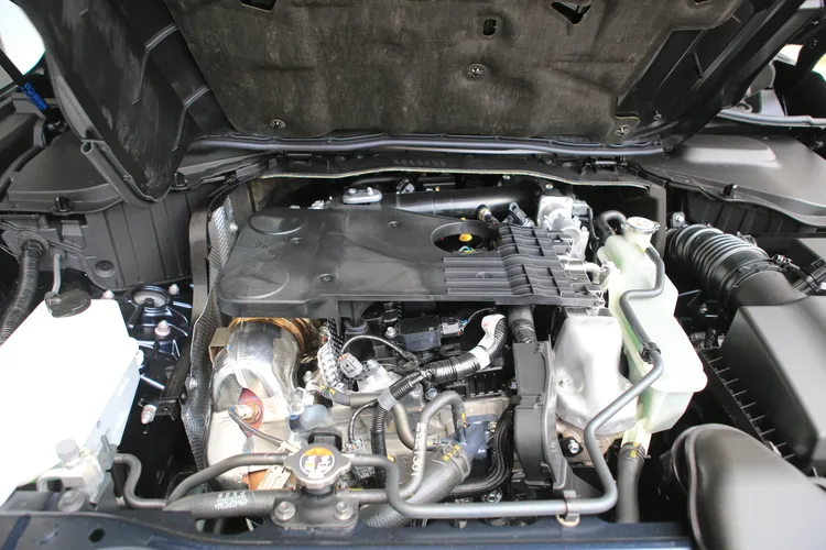 3.3T六缸渦輪引擎本體+48V輕油電，在CX-90上馬力輸出來到345匹的水準，扭力則能在2000rpm提供51kgm，平均油耗12.2km/L甚至勝過過往2.5T動力的CX-9。林浩昇攝