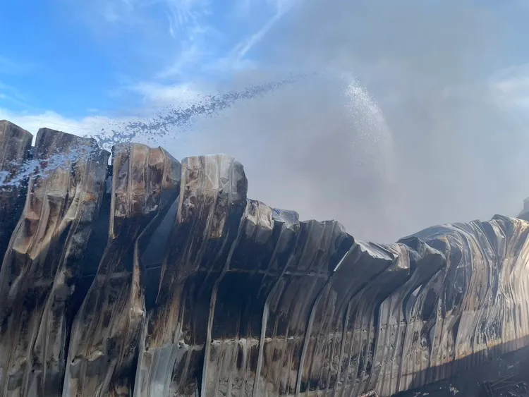 警消持續搶救中。桃園市消防局提供