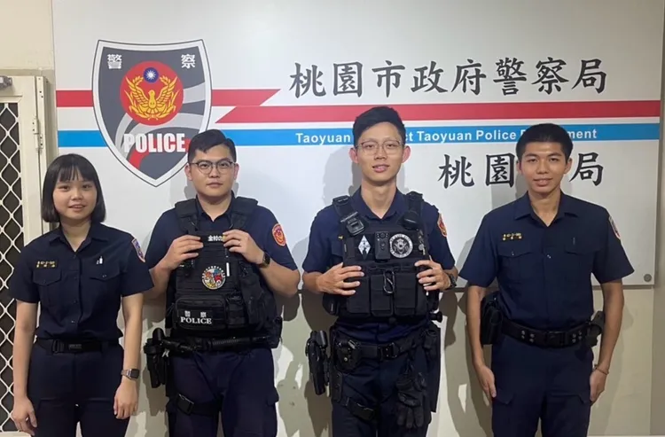 實習生黃詩涵、何宜澂、何承育、實習生呂旻書（由左至右）。桃園警分局提供