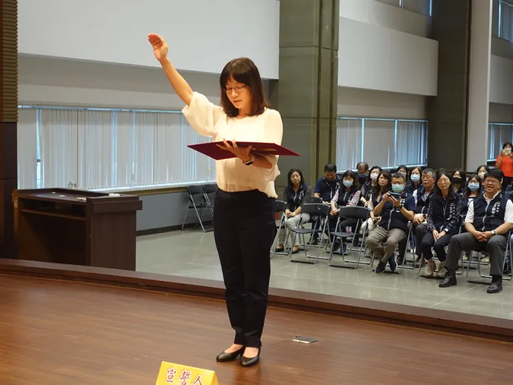 太平區戶政事務所新任主任王琇昤，行政歷練豐富。市府提供