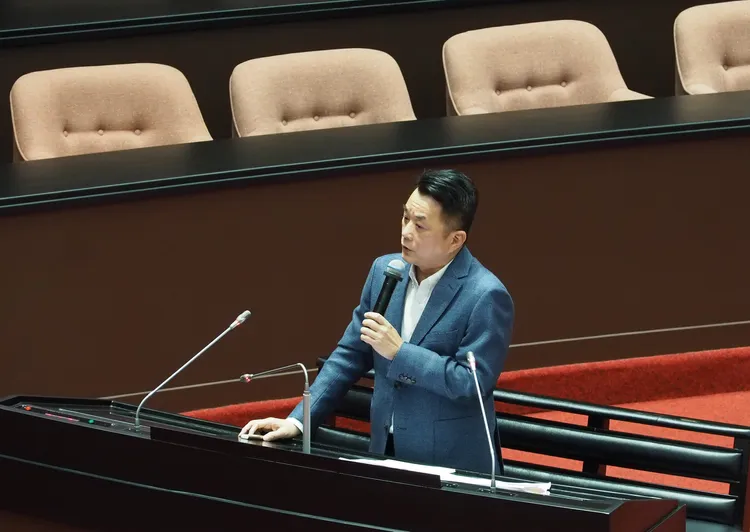 國民黨立委魯明哲。翻攝魯明哲臉書