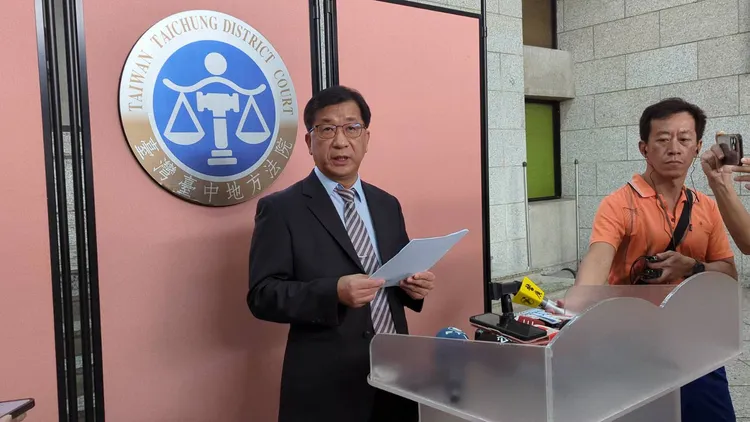 台中地院行政庭長李進清說明判決理由。民眾提供
