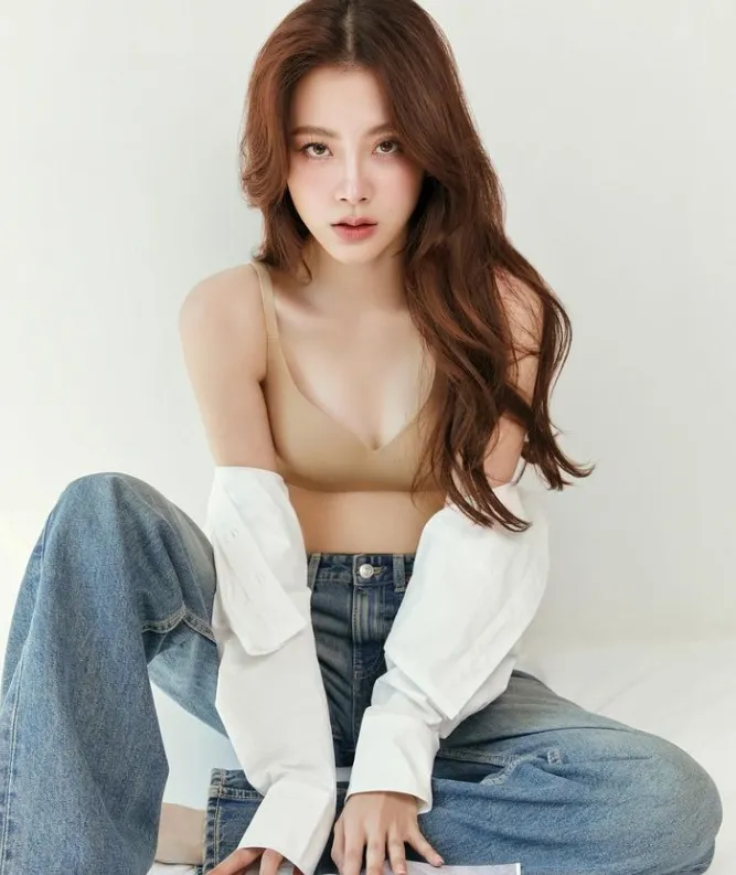 平采娜因《初戀那件小事》暴紅全亞洲。翻攝平采娜IG