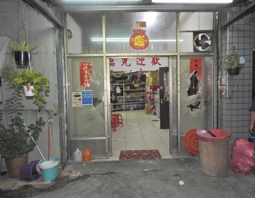 嫌服務態度不OK? 5惡煞持球棒狂砸樹林卡拉OK店遭逮