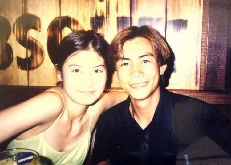 兄妹倆年輕時的青澀合影。宋德威提供