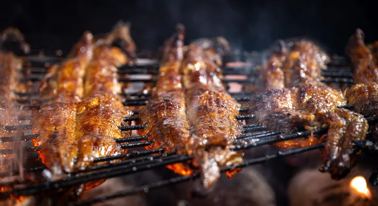鰻天定食將鰻魚炙烤入魂後再炸。業者提供