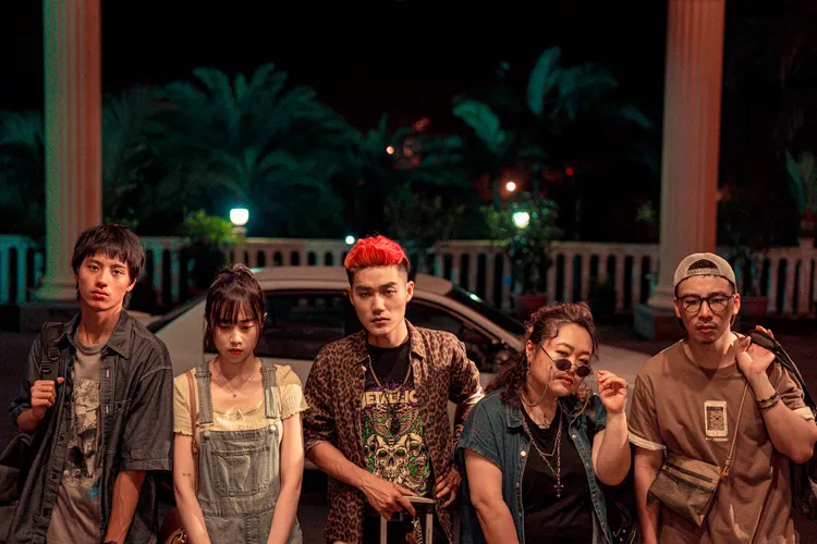 李恩佑（左起）、林靖軒、余奕墨、賴玟君、儲旭。后花園娛樂提供
