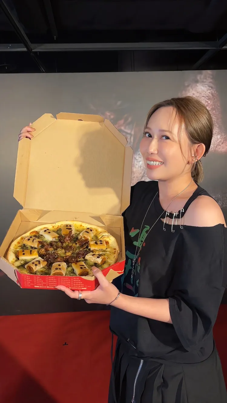 瑪菲司十分驚喜《嘎啦》聯名PIZZA。后花園娛樂提供
