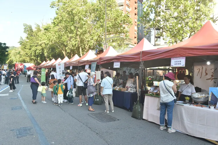 「北投夏日魔法節」有市集等活動可參加。北市商業處提供