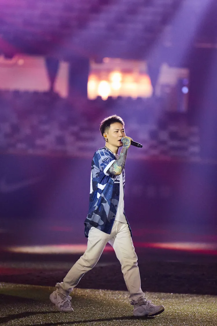 蕭秉治的「蕭式情歌」令人陶醉。相信音樂提供