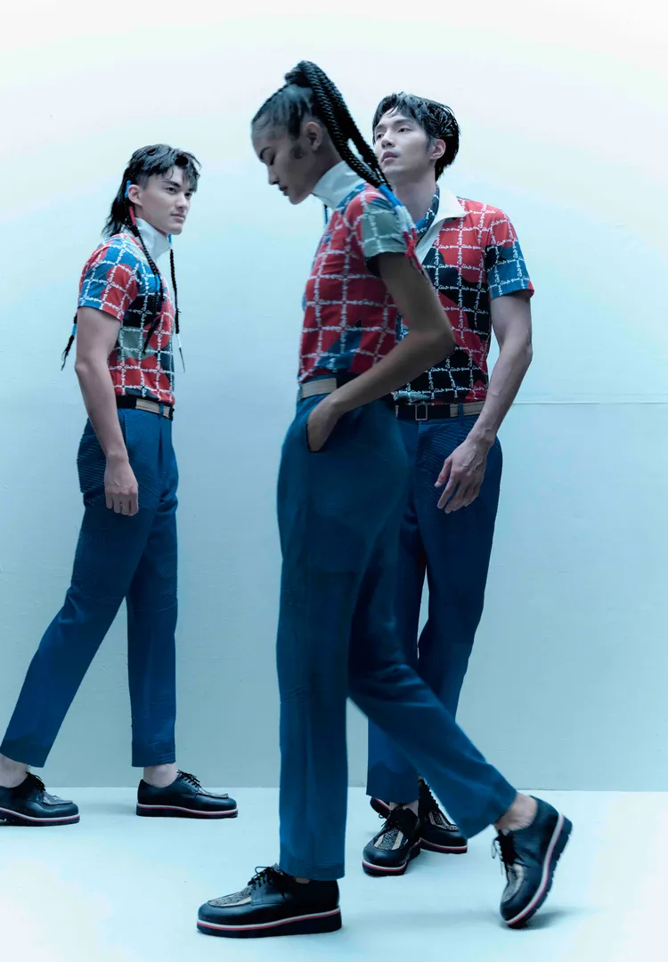 西裝內的POLO衫以「鍺纖維」機能性布料打造涼爽效果。品牌提供