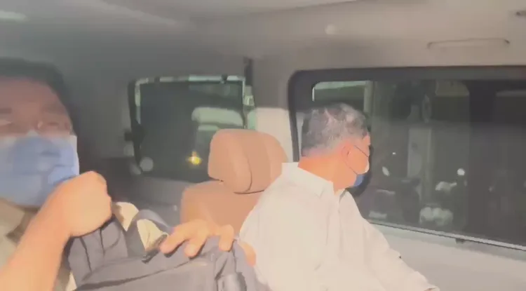 NONO上車後，頭刻意朝另一邊，不讓媒體拍攝。特勤中心攝