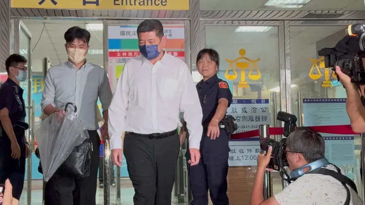 NONO離開時，天空突然爆雨打雷。特勤中心攝