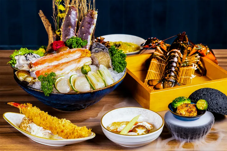 《匠極緻鍋物》特規鱈場紅蟹ft懷石菜序。業者提供