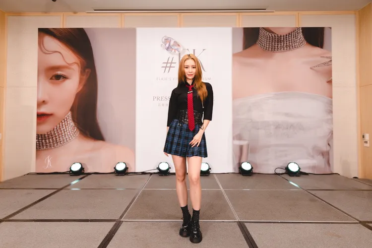 Elkie推出首張迷你專輯。KEYMAXii提供