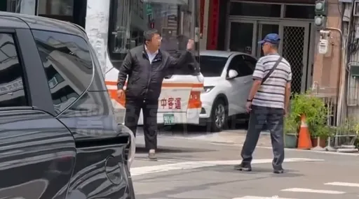 乘客拍打公車門引爆衝突 司機糗了!這行為恐罰3.6萬