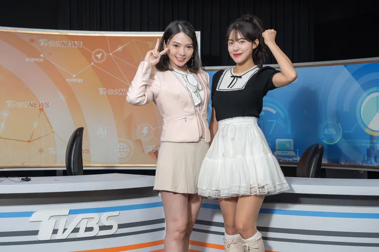 李多慧訪談中，大方分享經歷，還起身尬舞。TVBS提供