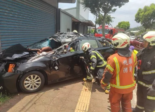 桃園龜山5車連環撞　3車體凹陷變形釀1死4傷