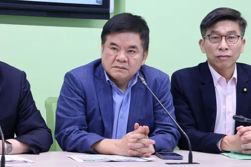 翁曉玲控憲法法庭倉促「都沒睡好覺」 莊瑞雄批:自己臨訟講不出話