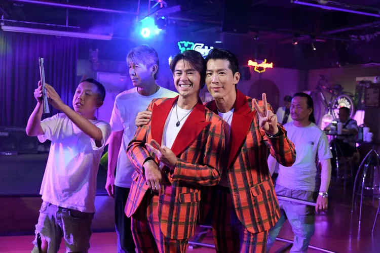 黃少祺（右）和黃玉榮。三立提供