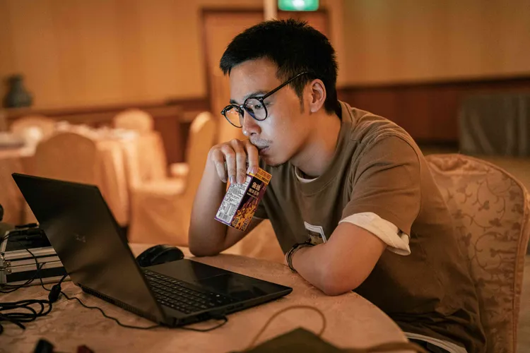 儲旭獲觀眾大讚演技好。CATCHPLAY提供