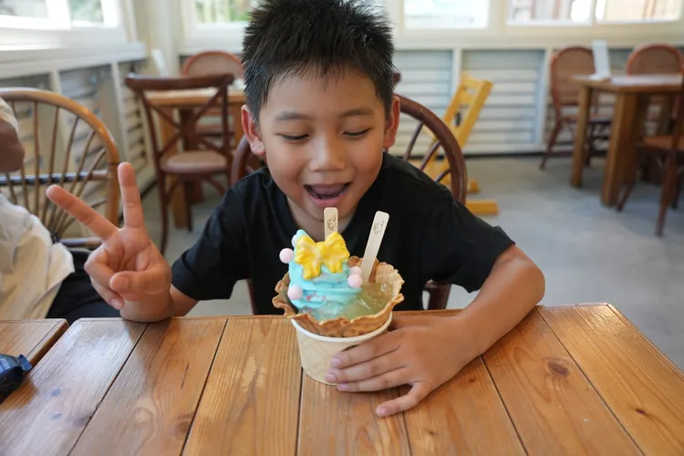 「美美子」咖啡期間限定的「啾啾汽水糖」聖代為斑比山丘店限定。S.H.攝