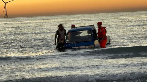 苗栗後龍水尾沙灘3天2起車輛受困 1男遭海浪捲走溺斃