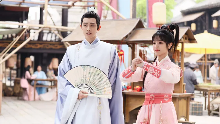 敖瑞鵬（左）與田曦薇初次合作，由於兩人都是同鄉，會用家鄉話溝通更拉近距離。八大提供