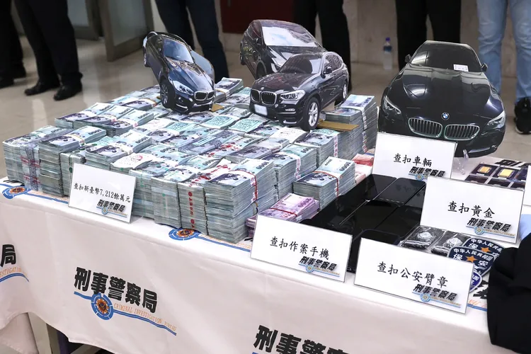 刑事警察局今展示掃黑成果。記者彭欣偉攝