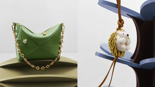 LOEWE七夕上演刺蝟追愛記 超萌造型別針綴包款談戀愛