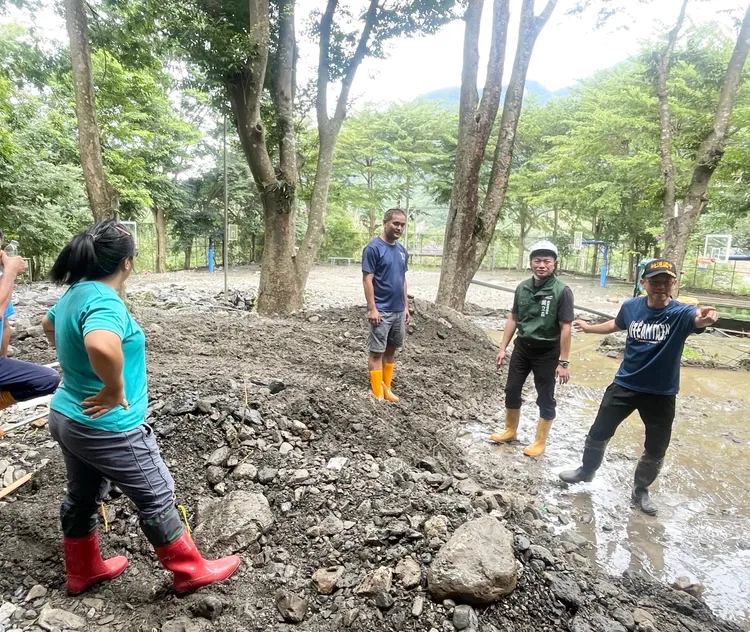 教育局長吳立森表示，教育局將會盡力協助恢復校園，希望能順利於八月底如期開學。教育局提供