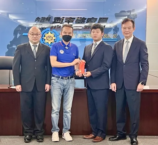 奉獻不間斷!愛爾麗集團慨贈刑事局破案獎金 常如山:力挺警察打擊犯罪