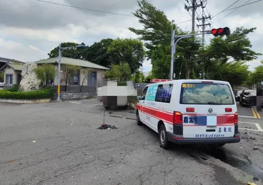 趕著去救人 嘉義救護車對撞大貨車 消防弟兄反送醫