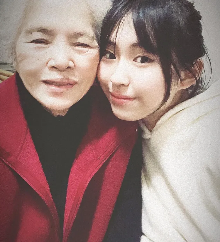 劉芯妤和外婆感情深厚。翻攝roselyn1020的IG