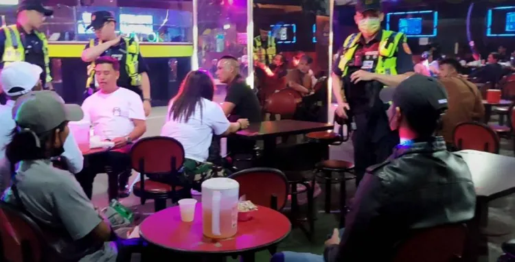 桃警加強臨檢勤務。翻攝畫面