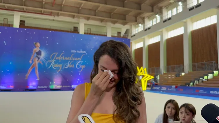 瑞莎泣不成聲。趙大智攝