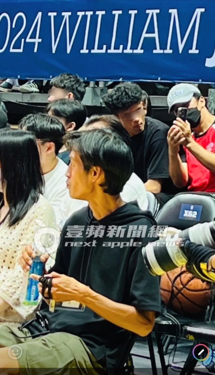 唐治平現身球場。攝影中心攝