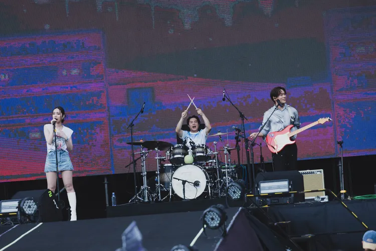 告五人唱到一半，天空飄來大片烏雲。寬寬整合行銷提供