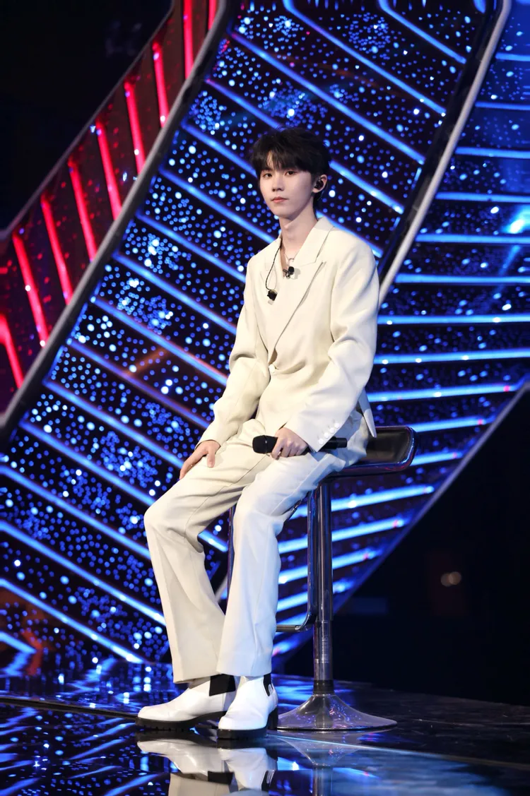 「時代少年團」馬嘉祺與A-Lin組隊相當緊張，靠跳舞紓解壓力。中天綜合台提供