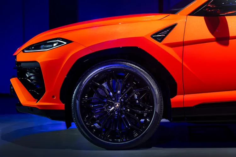 全新打造的車輛前端造型結合了更為優化的空氣力學，有效管理通往煞車系統的氣流，煞車冷卻效率提升30%。業者提供