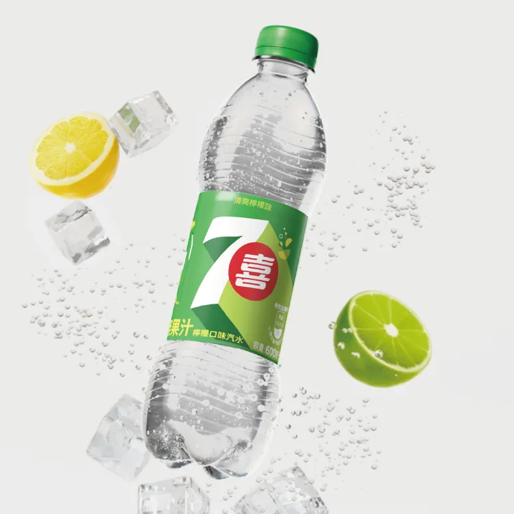 七喜汽水限定環保瓶身結合檸檬水果切面線條以及象徵氣泡感的空心圓圈，詮釋清爽檸檬風味與獨特新鮮感。業者提供